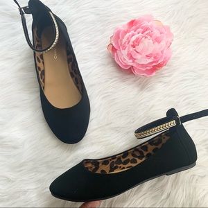 Andiamo black flats with ankle strap, 8.5w